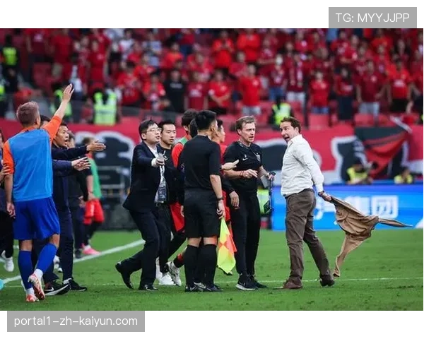 西海岸丁海峰红牌离场 少一人作战暴露经验不足